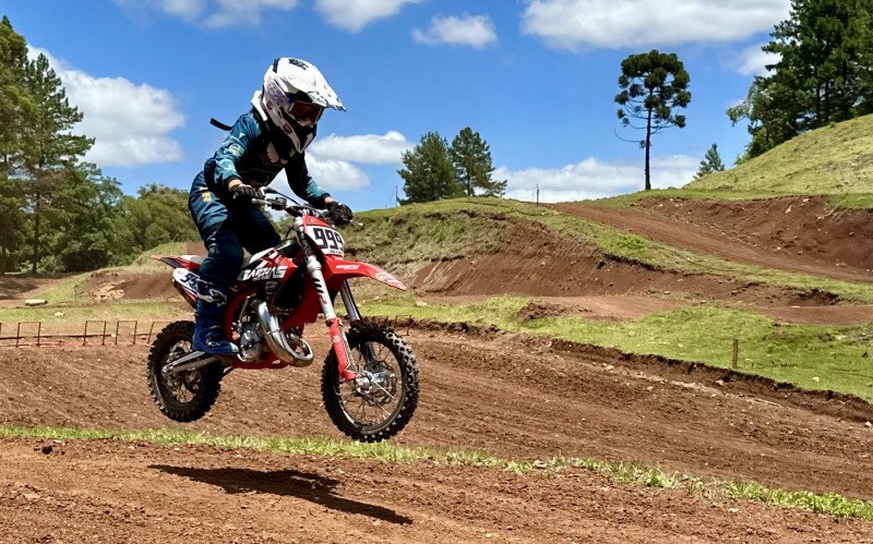 Representantes de Gramado levam no nome da cidade em competições de motocross pelo Brasil