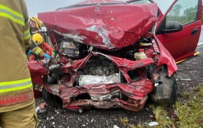 RSC-453: Passageira morre em colisão frontal entre carros na Rota do Sol