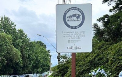 Gramado reforça sinalização para excursões e alerta sobre obrigatoriedade da presença de guias turísticos