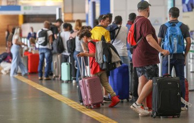 Pilotos e comissários podem entrar em greve a partir de 1º de janeiro; saiba mais