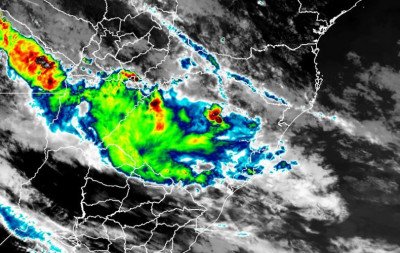 Acumulados de chuva no RS já passam de 150 mm no dia de Natal; Inmet alerta para vento e granizo nas próximas horas