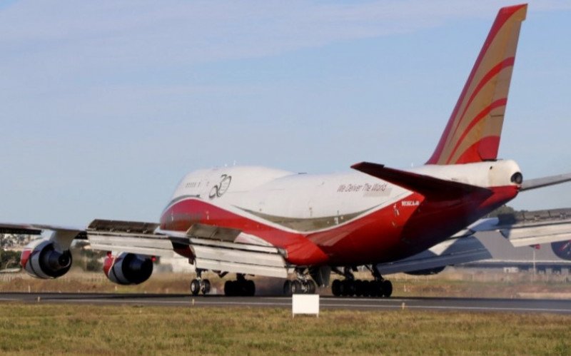 Boeing 747-400 retorna a Porto Alegre logo depois do Natal; avião esteve na cidade em abril de 2025 | abc+