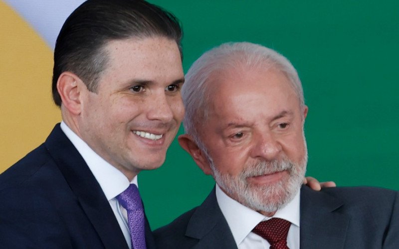 Hugo Motta e Lula na posse do novo ministro do Turismo | abc+