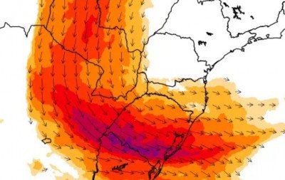 Rio atmosférico se intensifica neste sábado e aumenta risco de chuva forte no RS
