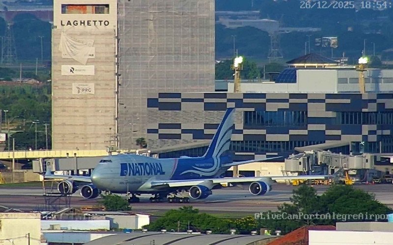 Boeing 747-400 deixou o aeroporto de Porto Alegre no fim da tarde desta sexta-feira | abc+