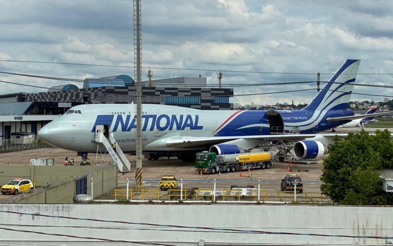 Boeing 747 foi carregado durante a tarde em Porto Alegre | abc+