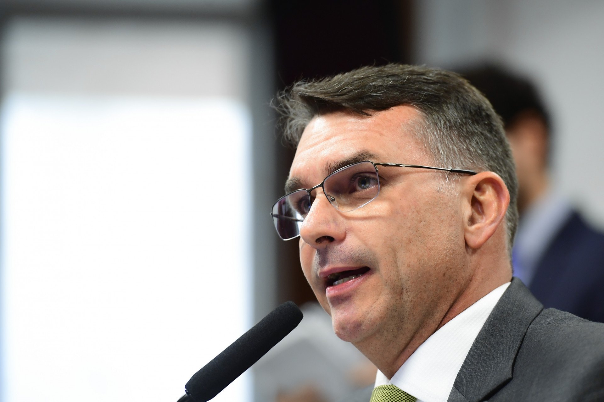 Flávio diz que é mentira financiamento de Vorcaro para filme de Bolsonaro: “É dinheiro privado”