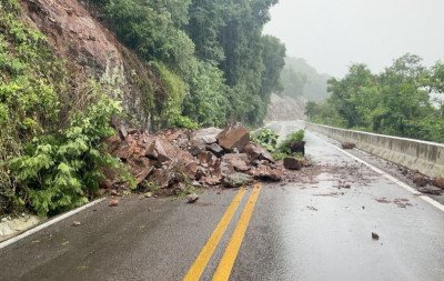 BR-116: Queda de barreira interrompe trânsito em Nova Petrópolis