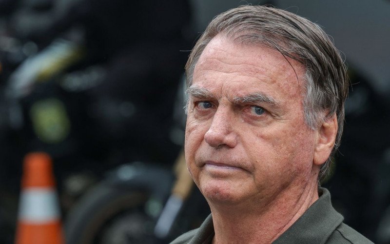Defesa de Bolsonaro pede a Moraes autorização para visita de Tarcísio