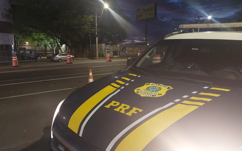 Motorista alcoolizado é preso após bater contra carro de uma família em Canoas | abc+