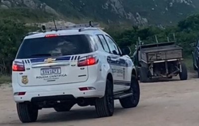Cabeça e partes separadas em sacolas: Revelado sexo do corpo encontrado dentro de mala em praia de SC; veja o que se sabe