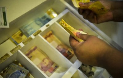 FGTS: Saldo retido pelo saque-aniversário começa a ser pago nesta segunda-feira (29); veja quem pode sacar até R$ 1,8 mil