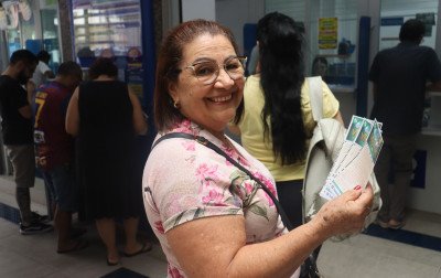 "Mais de 300 pessoas por dia": Movimento em lotéricas se intensifica para apostas na Mega da Virada