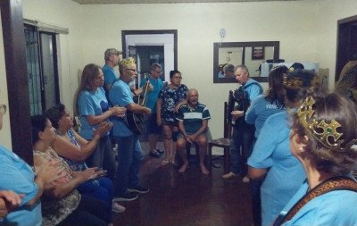 Tradição do Terno de Reis visita as casas até o dia 6 de janeiro em Canoas