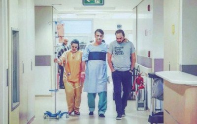 Filho de Bolsonaro atualiza estado de saúde do pai após procedimentos em hospital: "Seus soluços, infelizmente, voltaram"