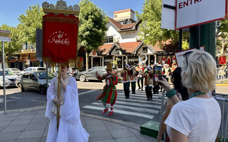 Embaixadores da Magia levam alegria aos finais de semana do Natal Luz