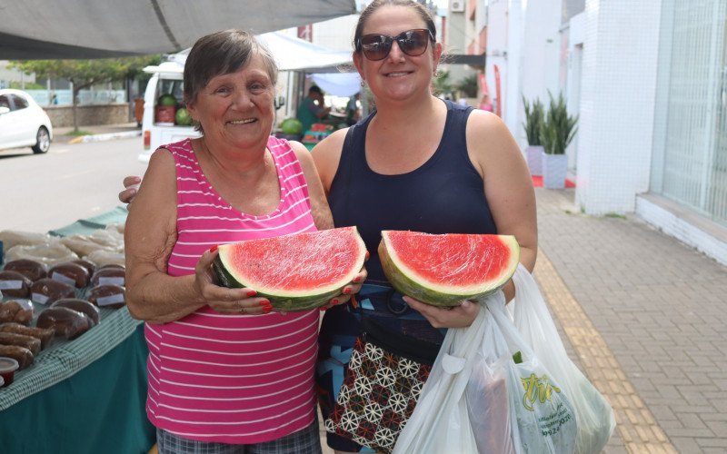Jurema e Raquel Schorn garantiram melancia para se refrescarem no verão | abc+
