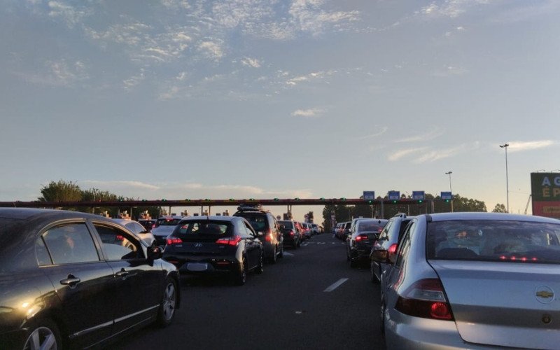 Trânsito rumo ao litoral nesta quarta-feira (31), véspera de ano novo | abc+