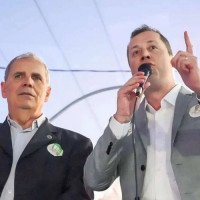 Votação de impeachment decide futuro político de município da região metropolitana