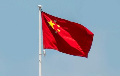 China revê uso de camisinha e mira na supremacia em IA para atingir metas; entenda