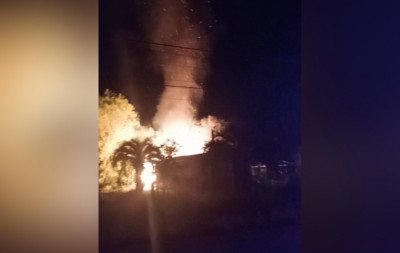 VÍDEO: Imagens mostram incêndio consumindo casa em cidade do Vale do Paranhana