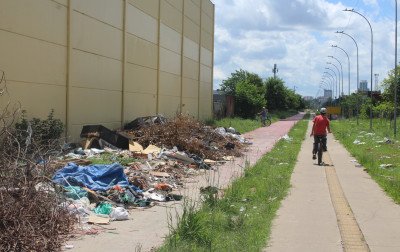 Descarte irregular soma 121 mil toneladas recolhidas em 2025 em Canoas; veja como denunciar