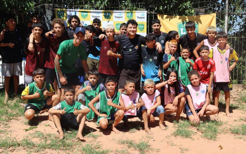 Projeto voluntário de futebol tem mais de 60 crianças e adolescentes no bairro Canudos | abc+