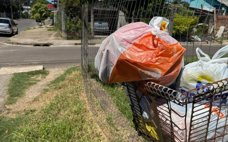 Lixo se acumula em loteamentos do bairro Santo Afonso