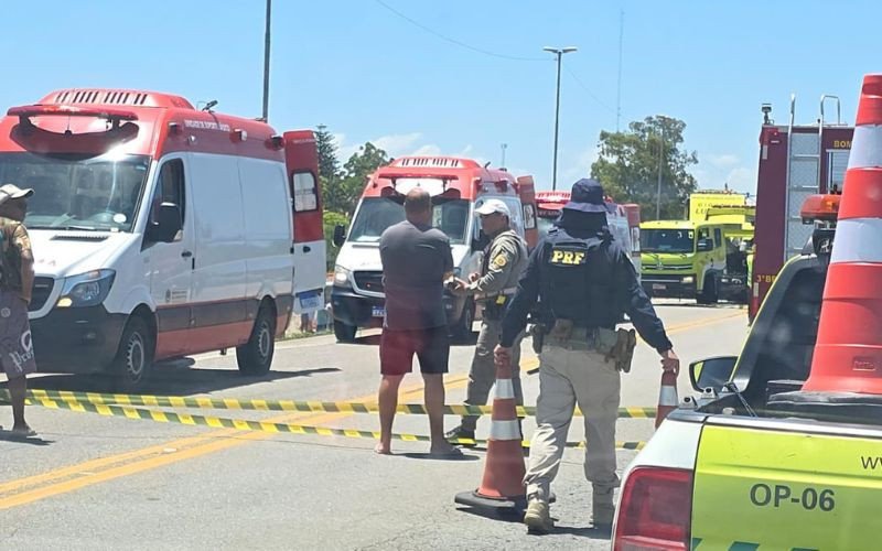 Acidente deixou ao menos seis pessoas mortas na BR-116, em Pelotas, nesta sexta-feira (2) | abc+
