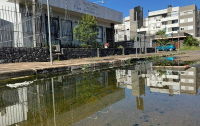 Bueiros entupidos dificultam acesso à Liga Feminina de Combate ao Câncer e um hospital em Novo Hamburgo