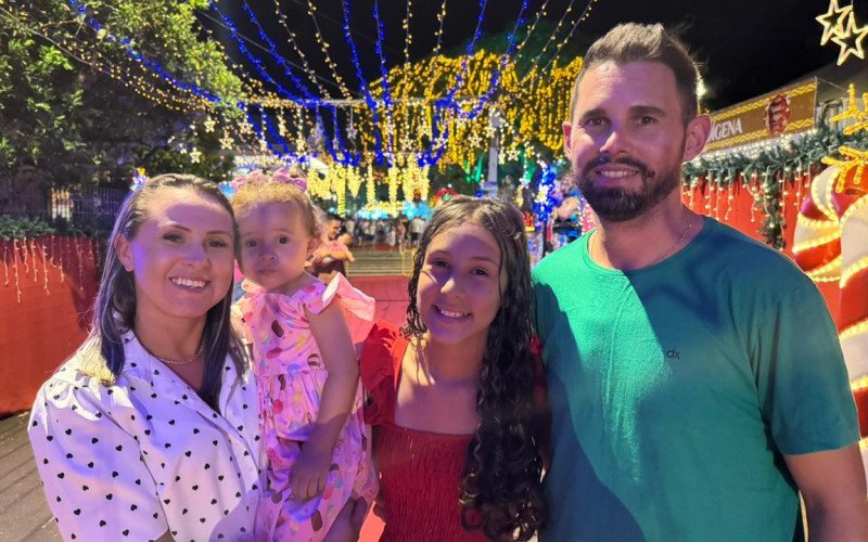 Letícia, Maitê, Isadora e Paulo conferiram a decoração