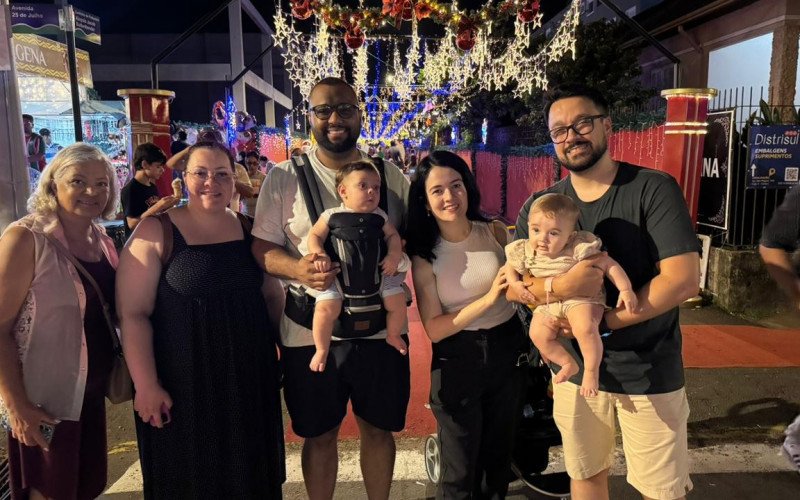 Rafael Dutra e família visitam Natal dos Anjos