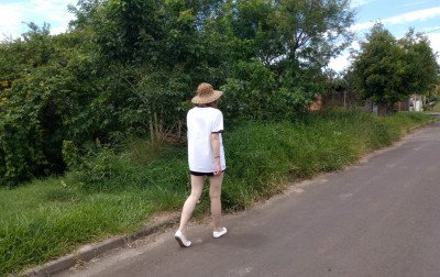 Calçadas com problemas dificultam a travessia de pedestres; cidadão pode acionar a prefeitura
