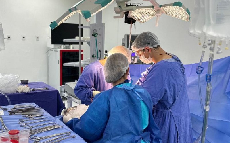 O Hospital Centenário iniciou, na sexta-feira (2), um mutirão de cirurgias eletivas focado em procedimentos de hérnia e vesícula