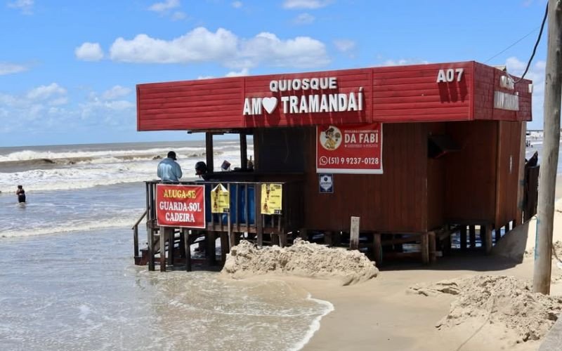 Prefeitura de Tramandaí atua desde a madrugada após forte ressaca na orla