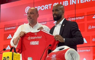 Fabinho destaca recuperação do elenco colorado e realismo no mercado