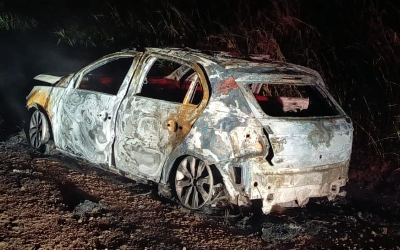 Corpo de homem foi encontrado em frente a carro incendiado em Rolante | abc+