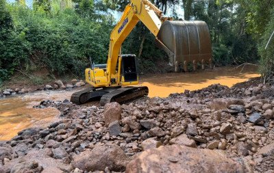 Dois Irmãos é contemplada com desassoreamento em cinco pontos críticos do Arroio Feitoria