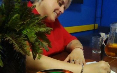 Bairro Guajuviras ganha protagonismo na nova obra da escritora canoense Drika Zimmermann