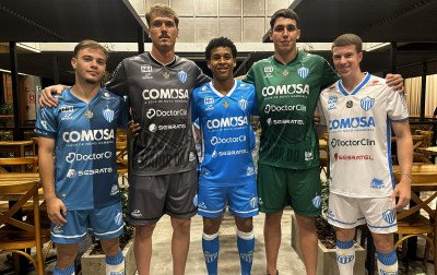 Noite de Novo Hamburgo é pintada de azul em apresentação dos uniformes do Anilado