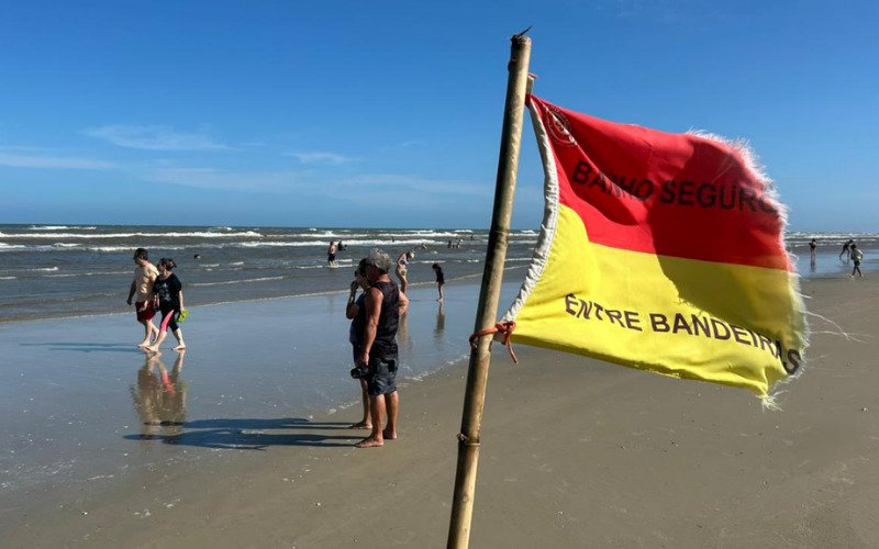 Depois do mar caribenho e da ressaca, veranistas encaram o vento nordestão | abc+