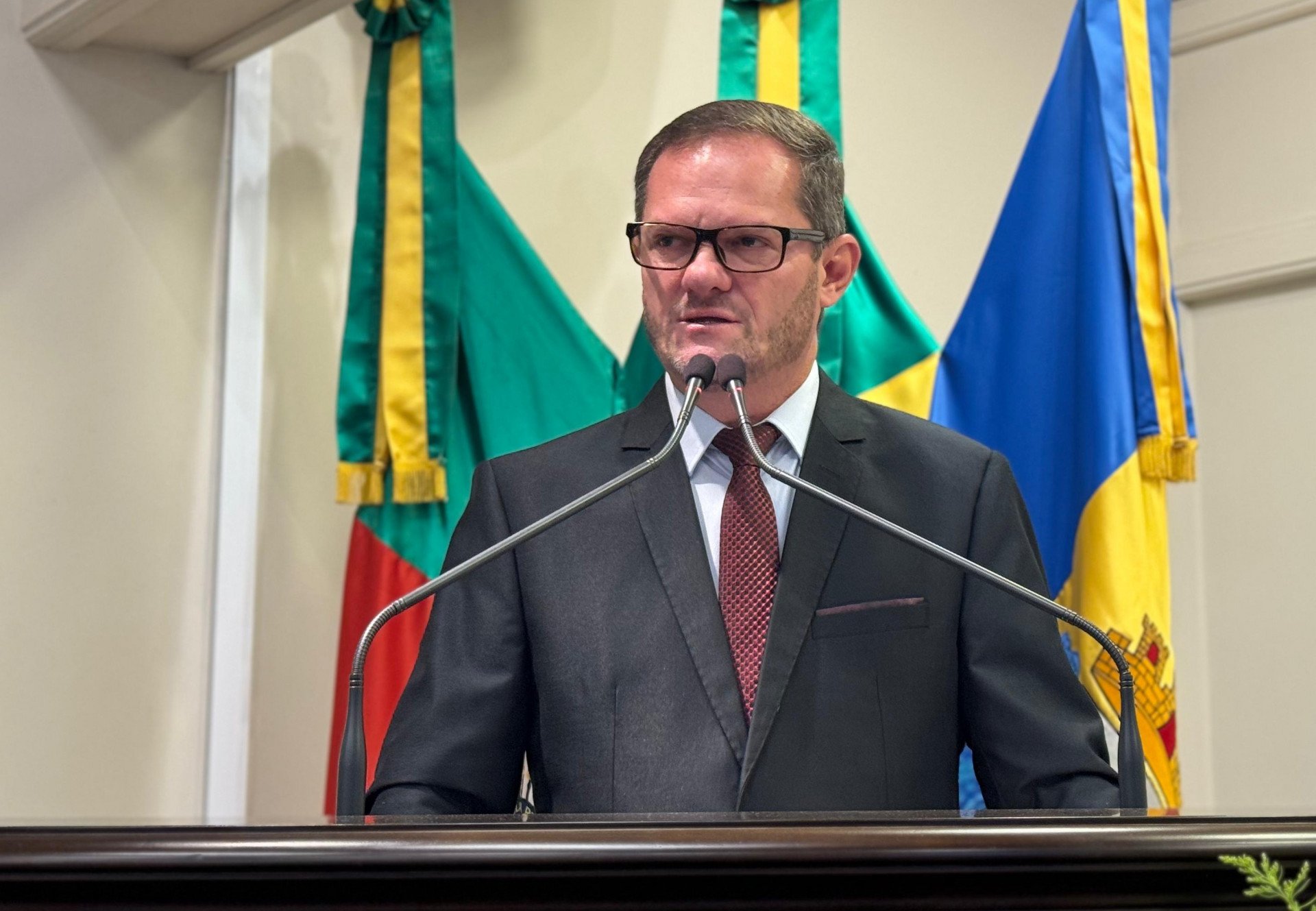 &ldquo;N&atilde;o v&atilde;o me proibir de trabalhar pela nossa cidade&rdquo;: ap&oacute;s exonera&ccedil;&atilde;o, vereador retorna &agrave; C&acirc;mara de Gramado