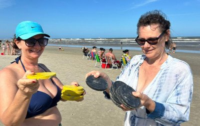 Bocha de disco volta a ser febre em praias do litoral norte