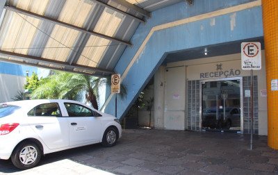 Homem tem parada cardíaca após agredir companheira com pedaço de vidro em Novo Hamburgo