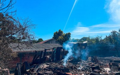 Incêndio destrói casas no bairro Campestre; prefeitura monta força-tarefa para atender famílias