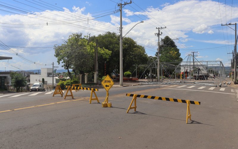 Avenida Presidente Lucena bloqueada para montagem da estrutura do 31º Kerb in Ivoti | abc+