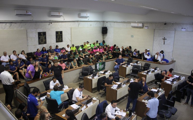 Sessão extraordinária foi acompanhada pela cooperativas no plenário da Câmara nesta quarta-feira (7) | abc+