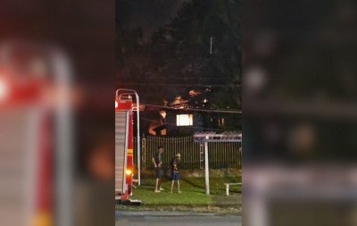 Casa pega fogo e mulher fica ferida em Novo Hamburgo