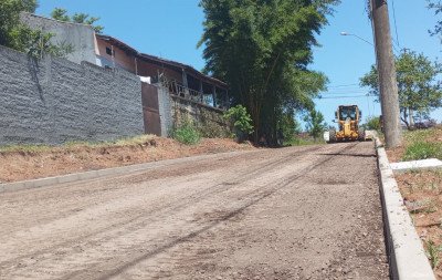 Semov inicia aplicação de asfalto no bairro Campestre