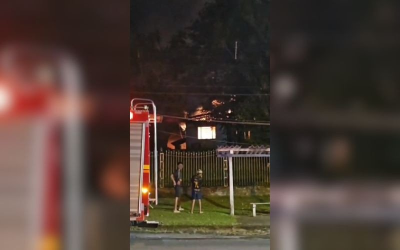 Incêndio ocorreu na Rua Boa Saúde, em Novo Hamburgo, na noite de quarta-feira | abc+